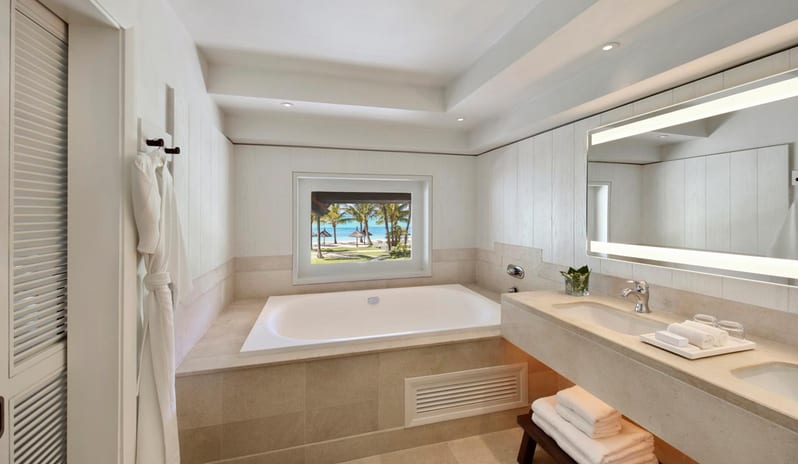 Lux Le Morne - Sunset Junior Suite Bathroom